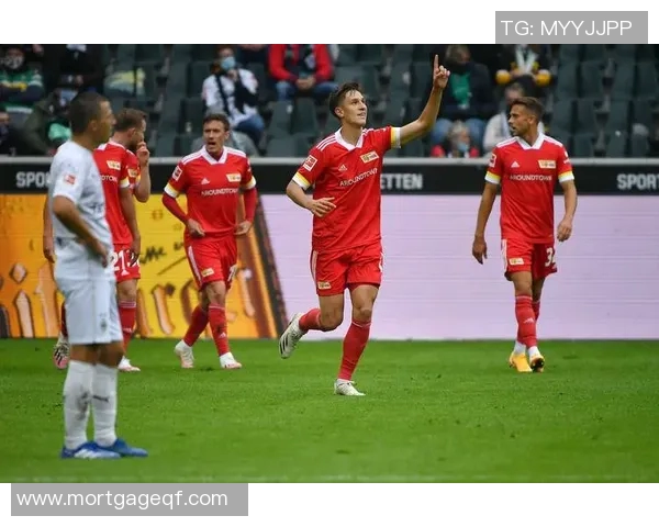 弗兰克福客场绝平门兴，保持不败势头持续霸主地位