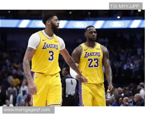 浓眉哥的突破绝技让湖人队惊呆！詹姆斯称赞：他是最佳球员