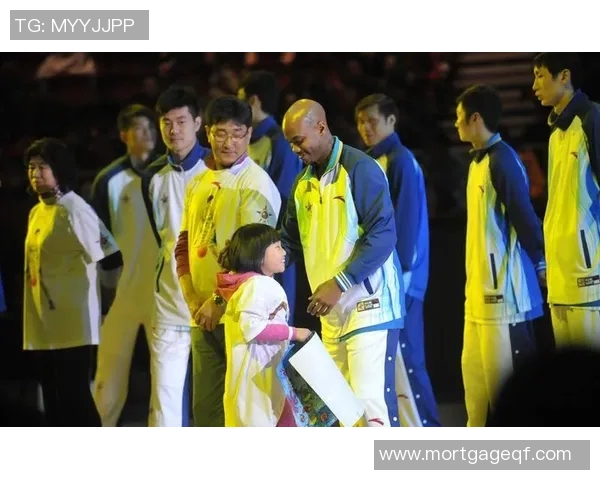 马布里携手妻子在北京参与公益活动,为社会公益事业贡献力量 马布里携手妻子在北京参与公益活动,为社会公益事业贡献力量